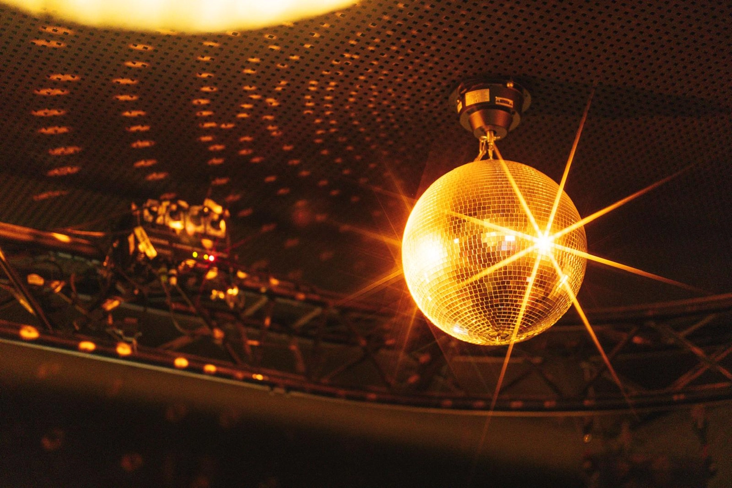 Bahnhof Pauli von Sommersalon GbR 